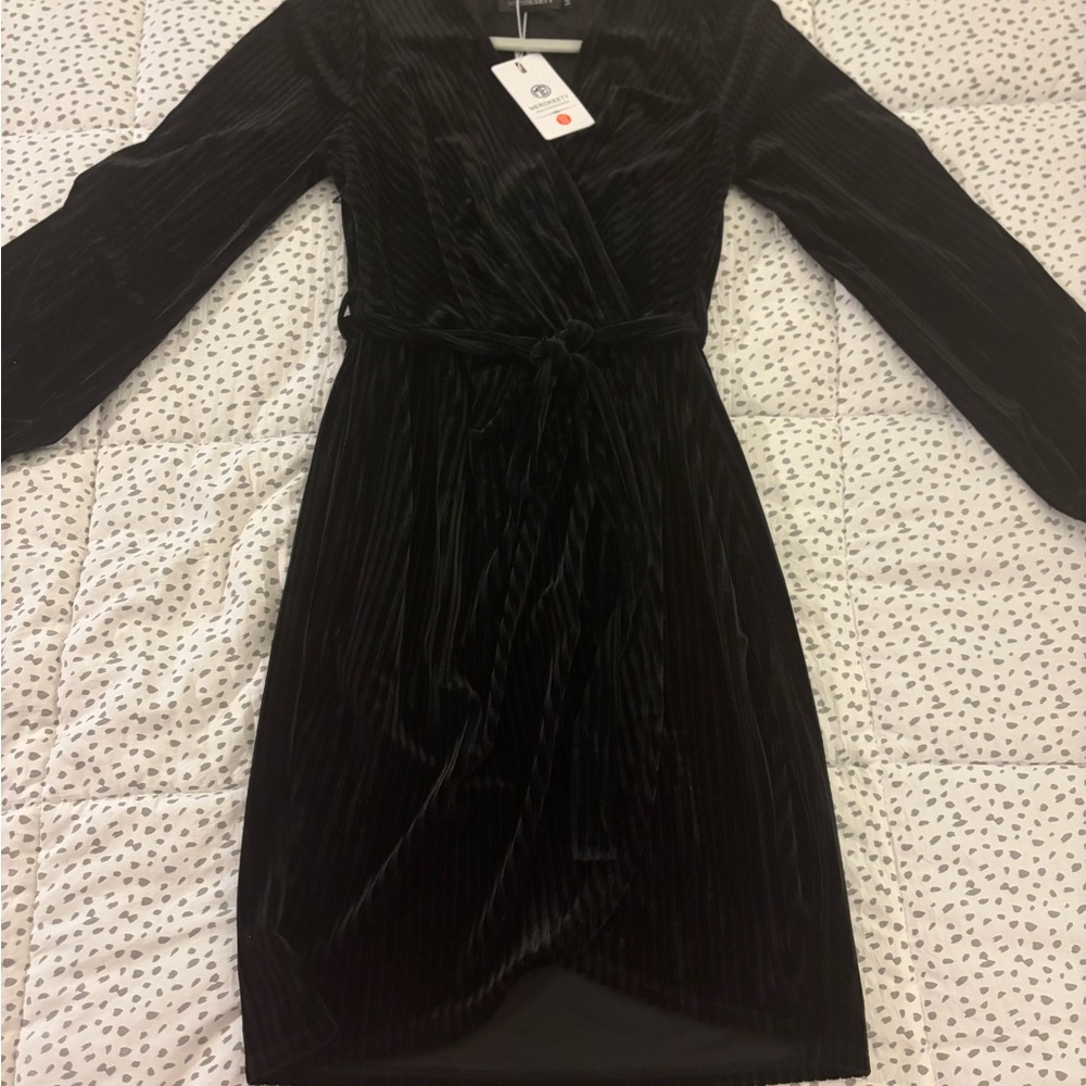 Chic Black Velvet Long Sleeve Dress